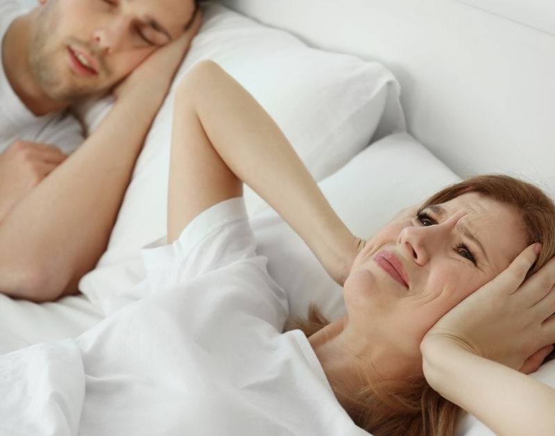 תנו לישון בשקט: על הסכנות האורבות לנוחרים וכיצד פותרים